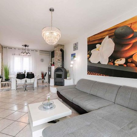 Apartment In Crikvenica 39210 エクステリア 写真