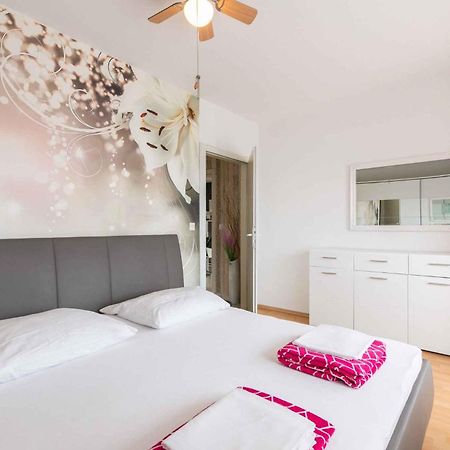 Apartment In Crikvenica 39210 エクステリア 写真