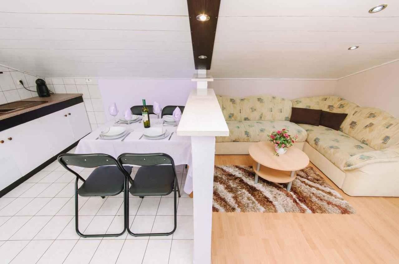 Apartment In Crikvenica 39210 エクステリア 写真