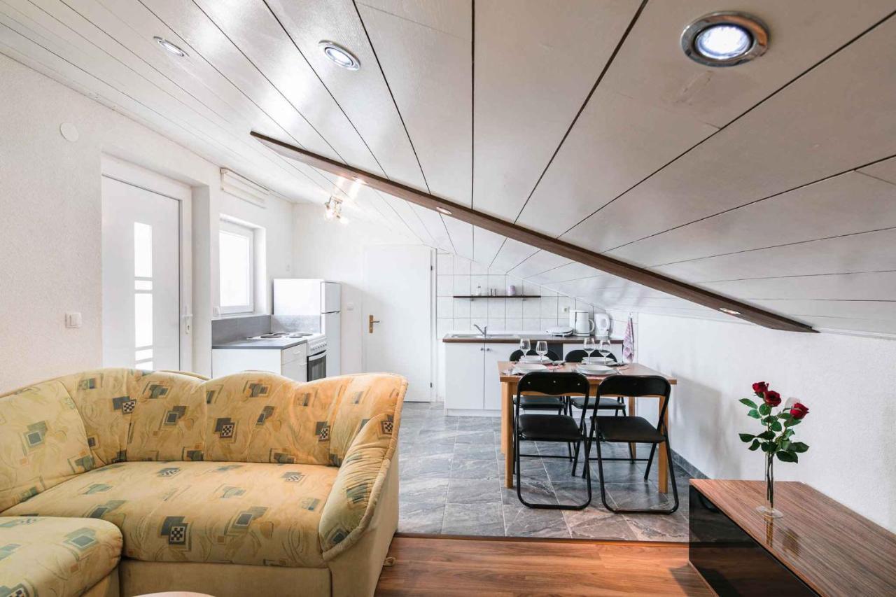 Apartment In Crikvenica 39210 エクステリア 写真