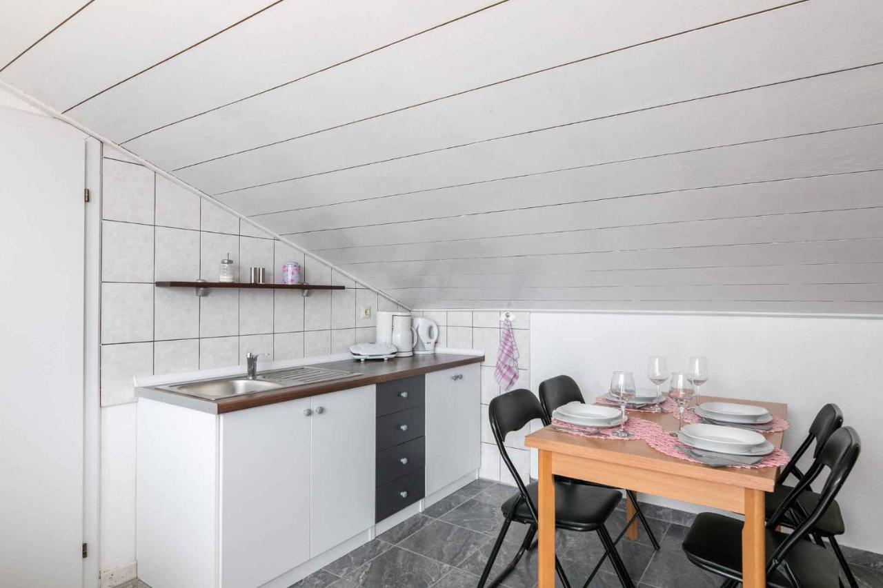 Apartment In Crikvenica 39210 エクステリア 写真