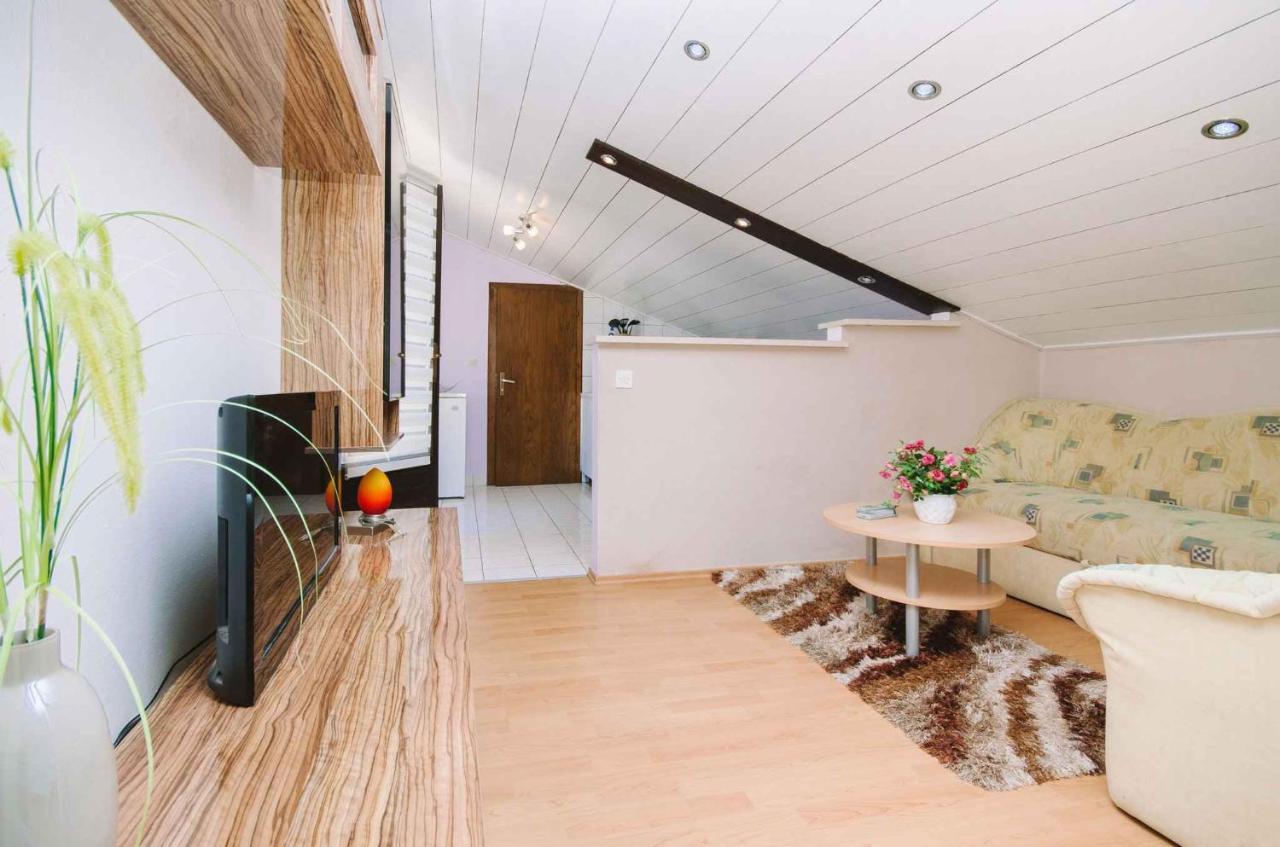 Apartment In Crikvenica 39210 エクステリア 写真